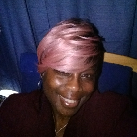 Meet your Posher, Denise - Picture 2 of 2